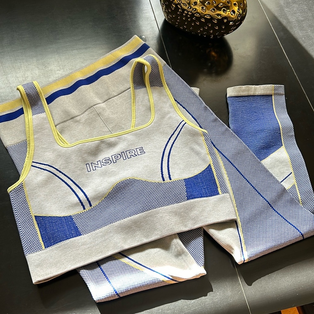 Fabletics 2piece women’s athletic set…never worn